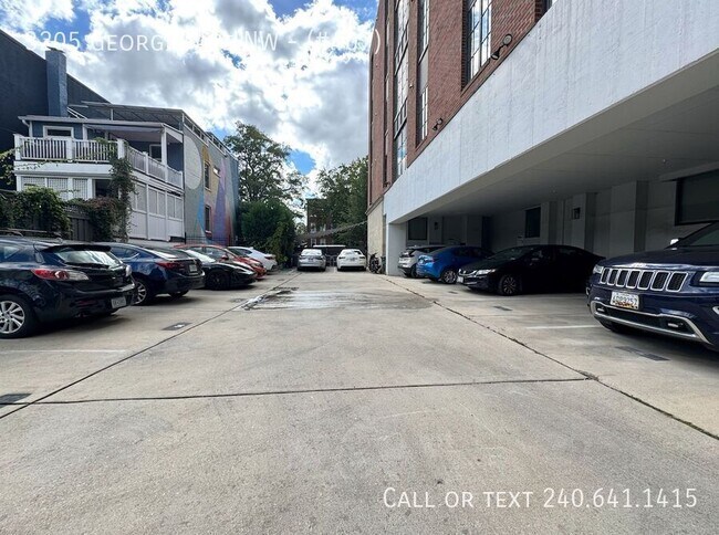 Foto del edificio - 3205 Georgia Ave NW