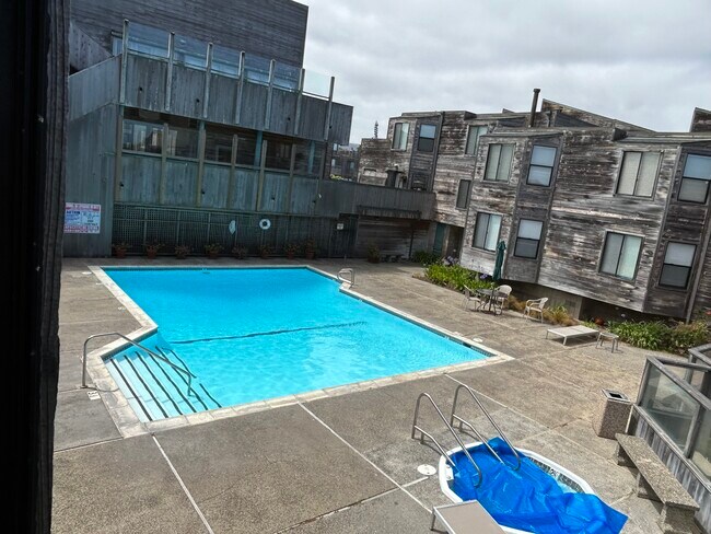 Building Photo - 1 Surf