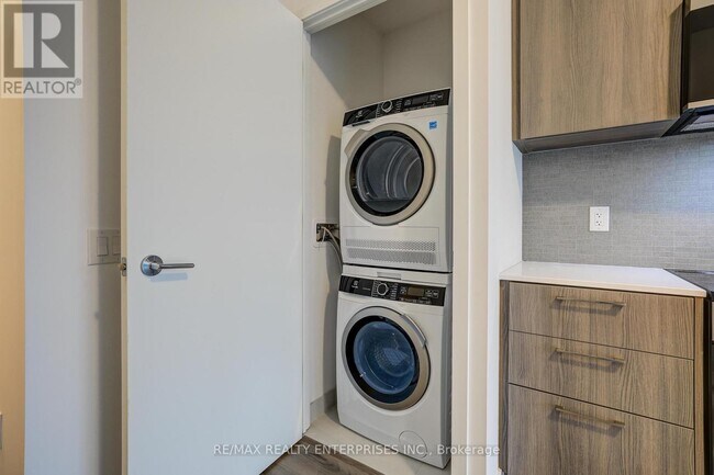 Building Photo - 7439 Kingston Rd