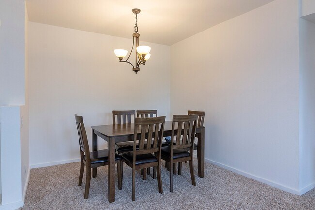Foto del edificio - Fully Furnished One Bedroom Condo Available Now!
