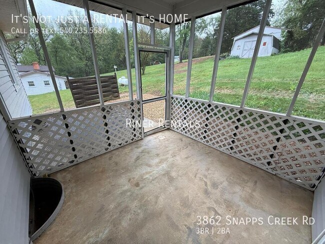 Foto del edificio - 3862 Snapps Creek Rd