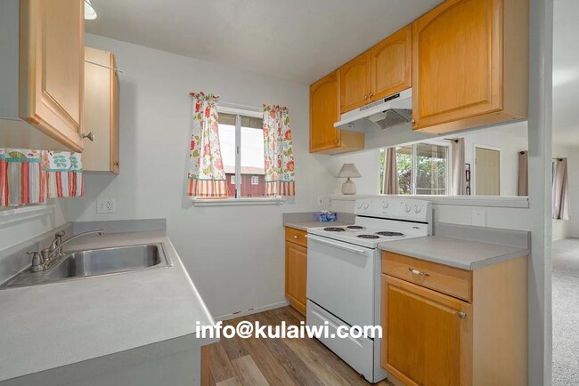 Full Kitchen - 45-3219 Ohia St