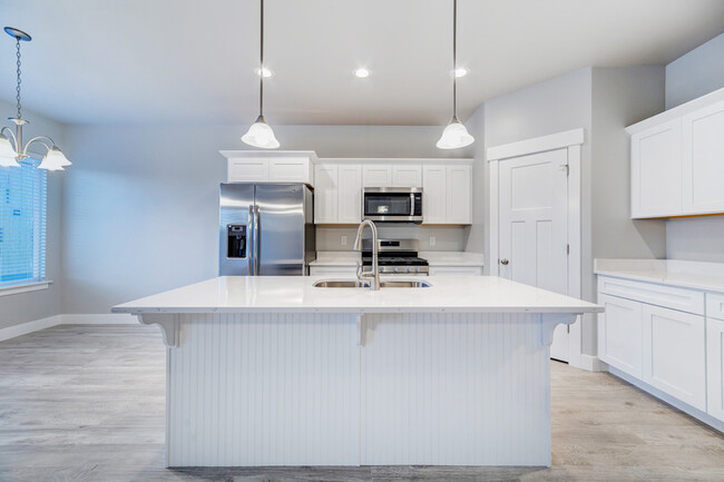 Building Photo - 158 W Silver Springs Dr