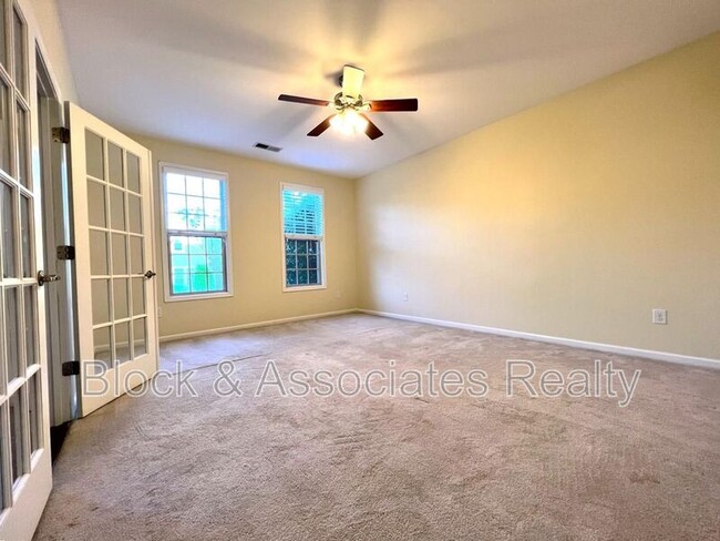 Building Photo - 1517 Rodessa Run