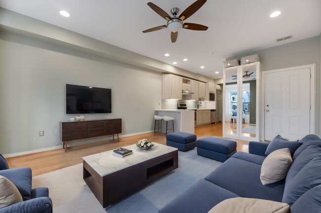 Foto del edificio - 1360 Kenyon St NW