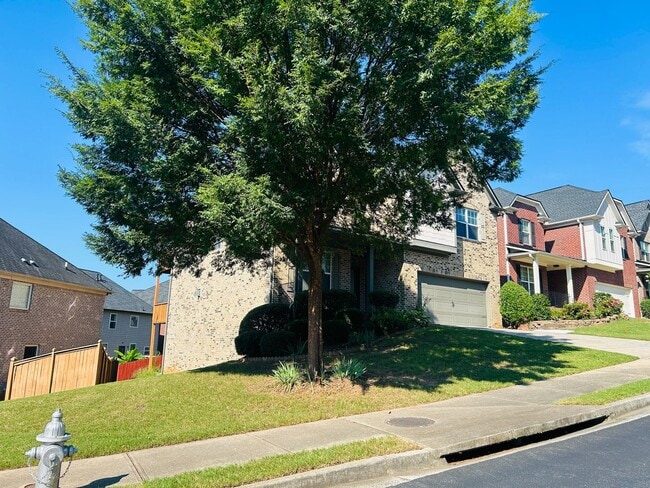 Building Photo - Huge 5 bedroom, 4 bathroom home located in Johns Creek! Must see!