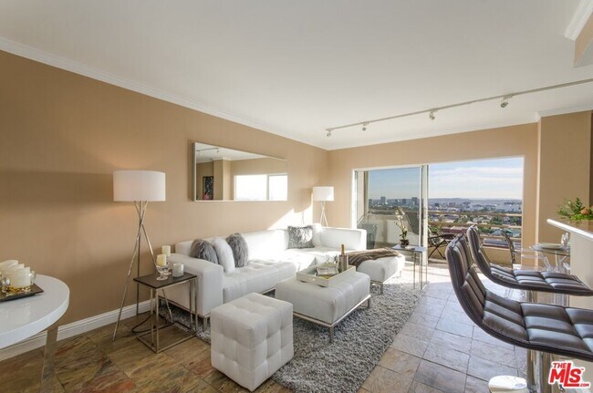 Foto del edificio - 1131 Alta Loma Rd