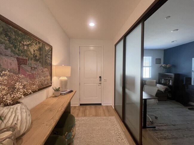 Building Photo - Palmdale 4 Bedroom + 3 Bathroom