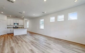 Building Photo - 2723 Forest Retreat Ln