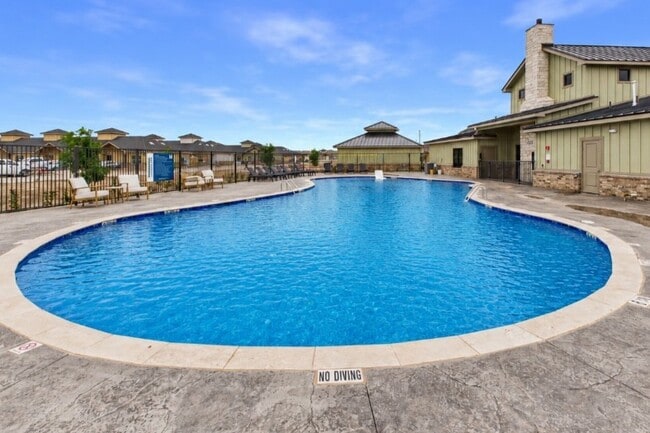 Building Photo - Monterey Villas