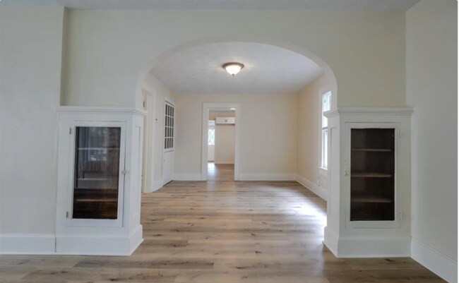 Foto del edificio - Bright & Inviting 2 Bedroom 1 Bathroom Bun...