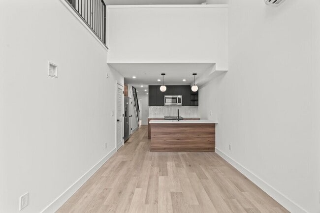 Building Photo - 4710 Woodland Ave