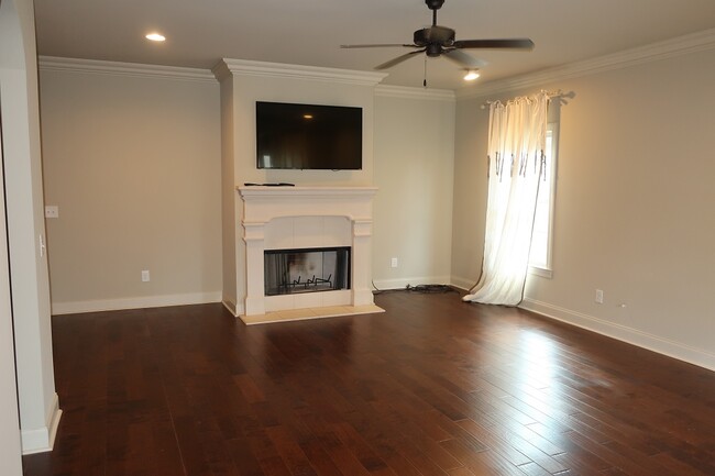 Building Photo - 995 Starr Ct