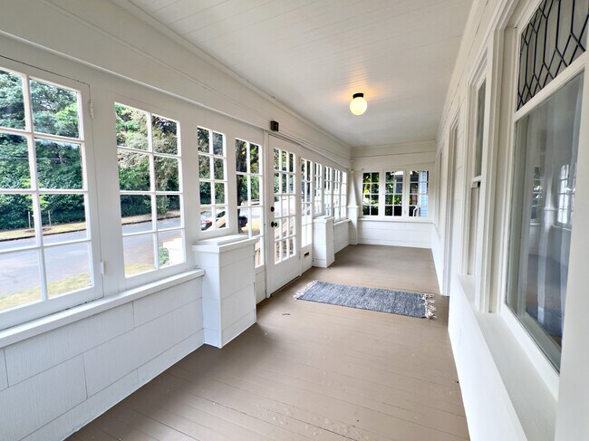 Building Photo - 125 NE 84th Ave