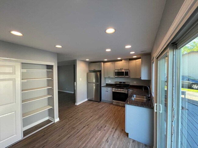 Building Photo - 247 Butternut Dr