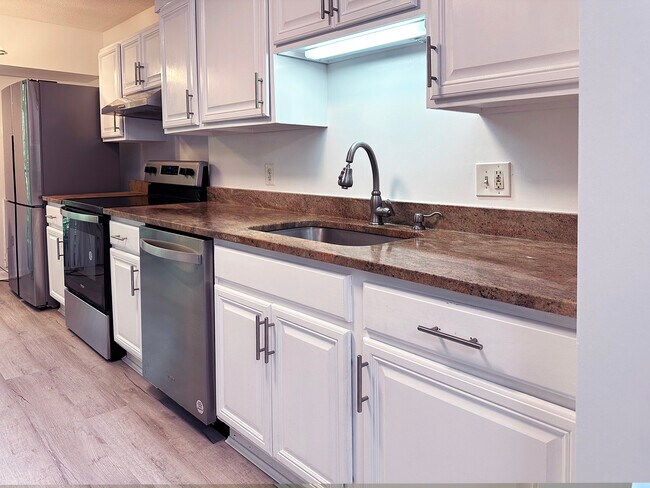 Building Photo - 2202 Castle Rock Sq