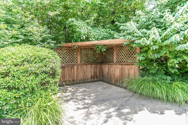 Building Photo - 8502 Summershade Dr