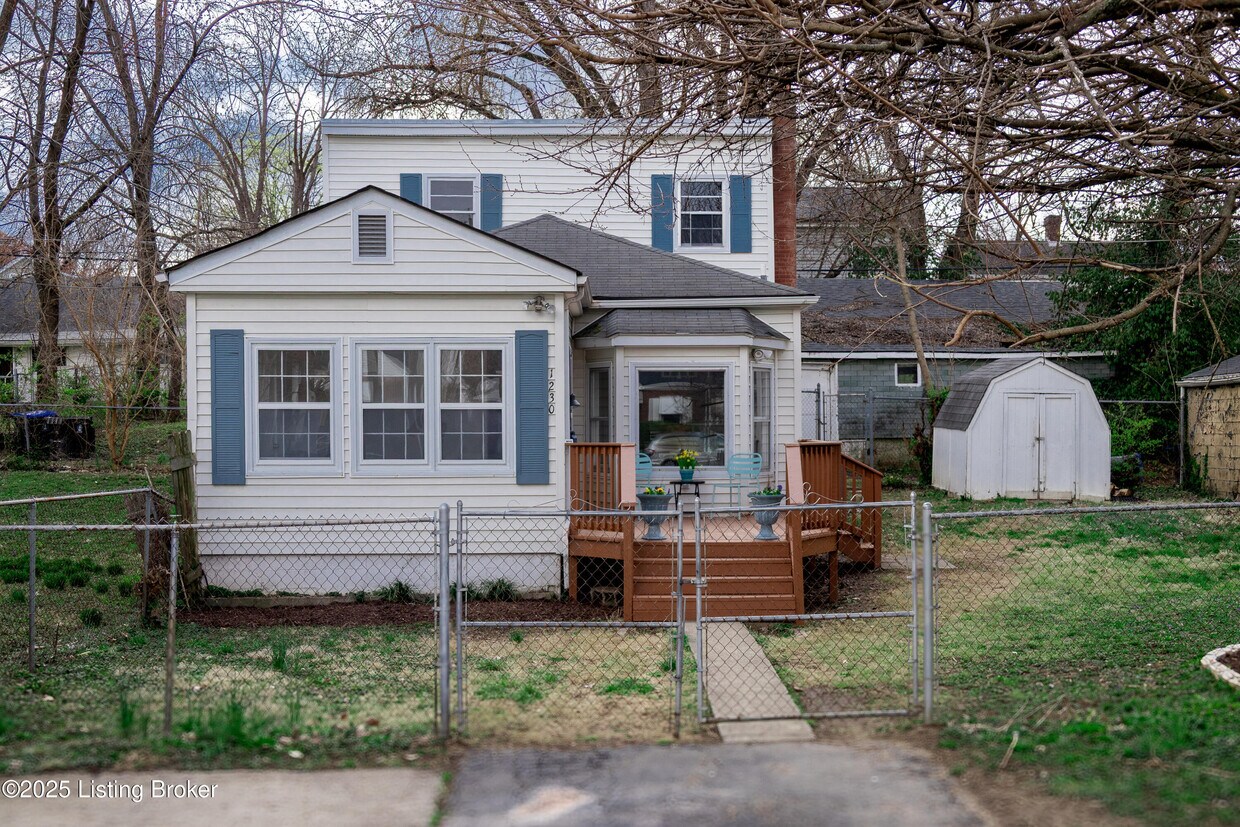 Primary Photo - 1230 Fischer Ave