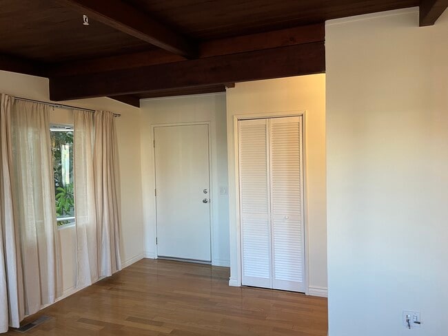 Front door, Laundry closet - 625 S Catalina Ave