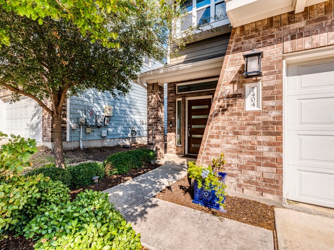 Building Photo - 7404 Oberon St