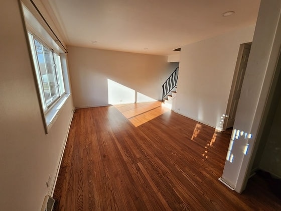 Primary Photo - 905 W North Ave
