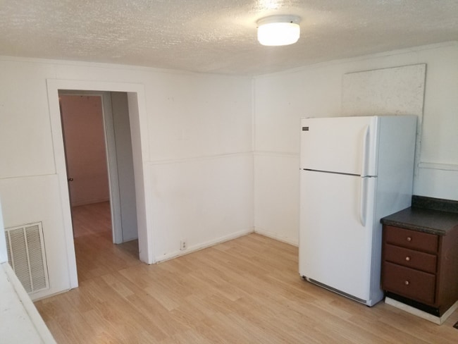 Building Photo - 3215 Clifton Ave