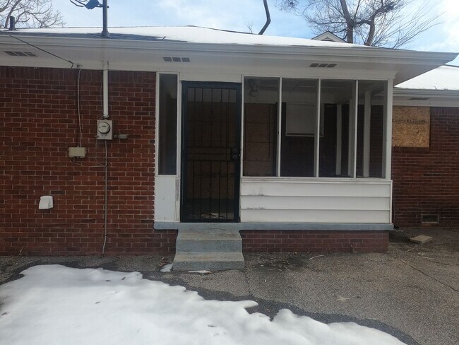 Building Photo - Newly Renovated Home in Parkway Village