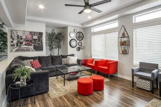 Building Photo - 682 480 S