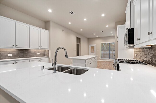 Foto del edificio - 131 Lukewood Cir