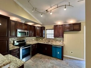 Building Photo - 10815 Hermosa Dr