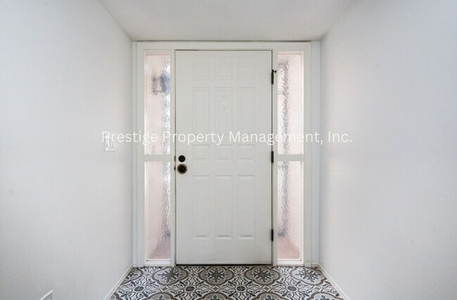Foto del edificio - Beautiful Townhouse Overlooking The Golf C...