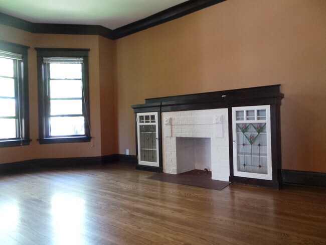 Building Photo - 1339 W Thorndale Ave