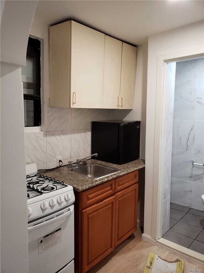 Foto del edificio - 380 McGuinness Blvd