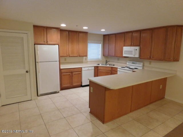 Building Photo - 201 10th Ave N