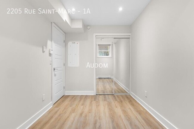 Photo du bâtiment - 2205 Rue St Marc