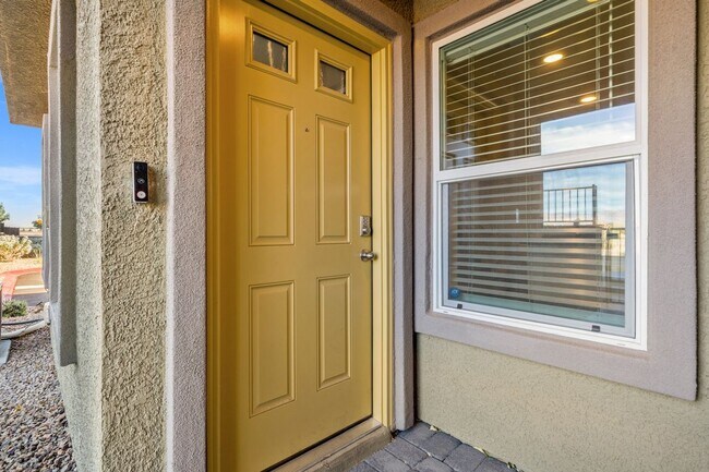 Foto del edificio - Contemporary 3 Bd Townhouse; Open Concept w/ Loft