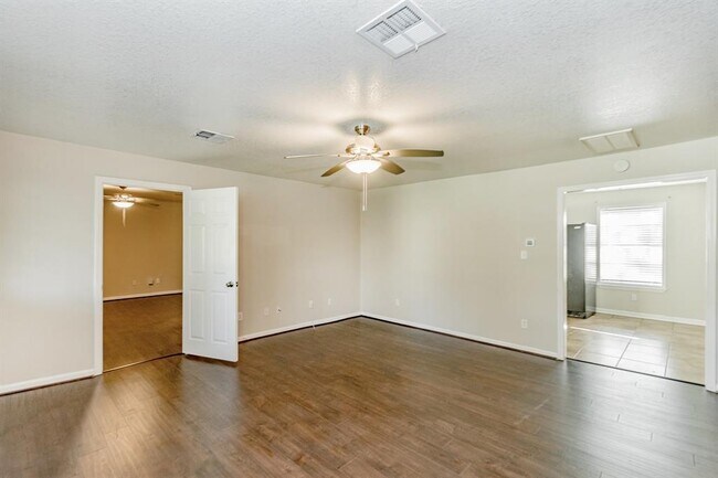 Building Photo - 3425 County Rd 145