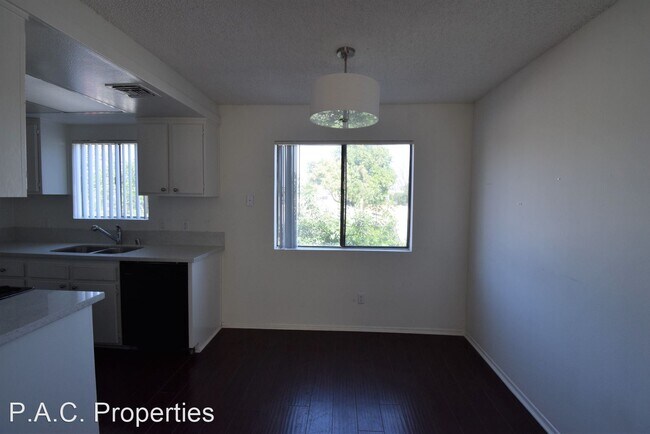 Building Photo - 2 br, 2 bath Apartment - 12338 Oxnard Stre...