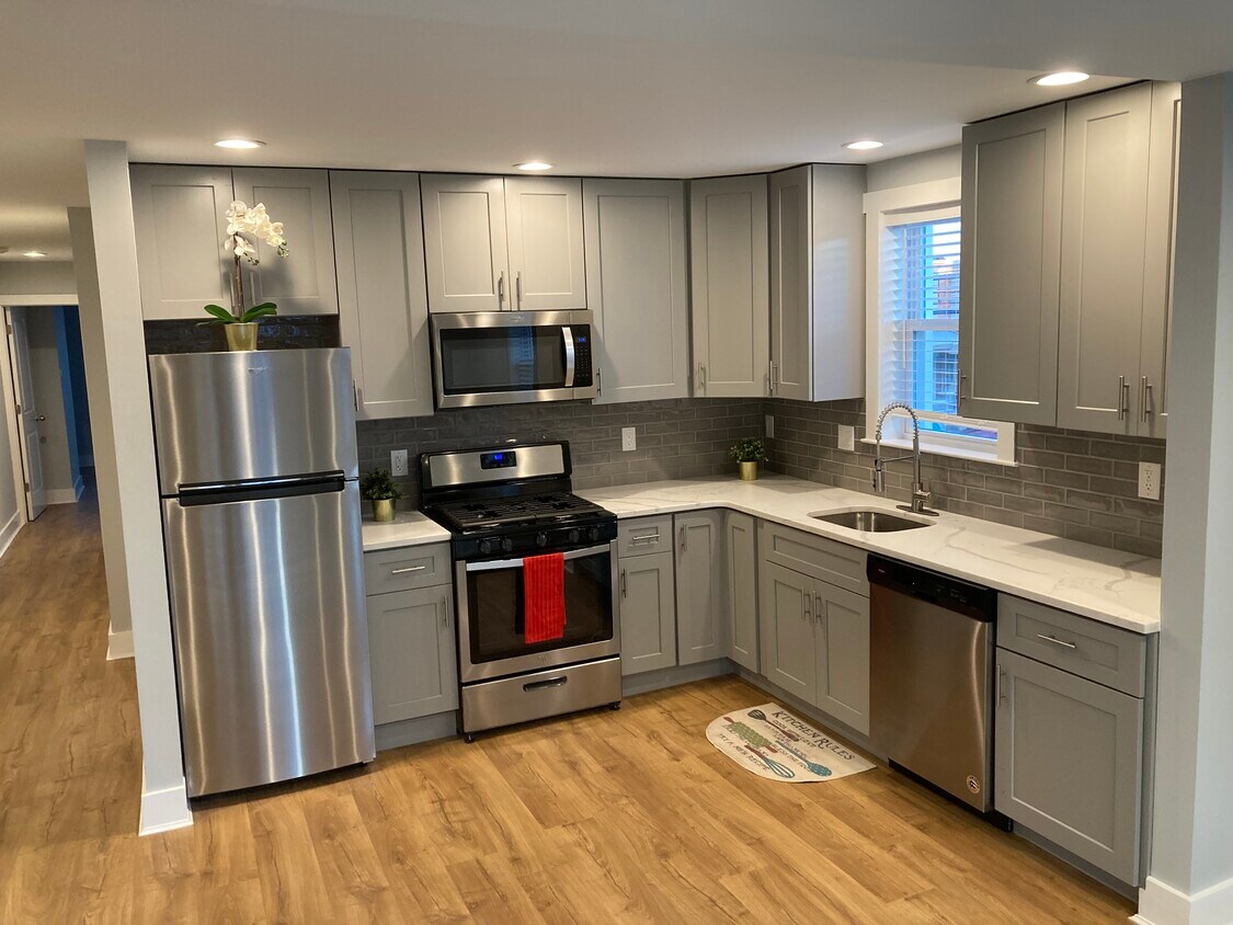 Kitchen - 2658 E Ontario St