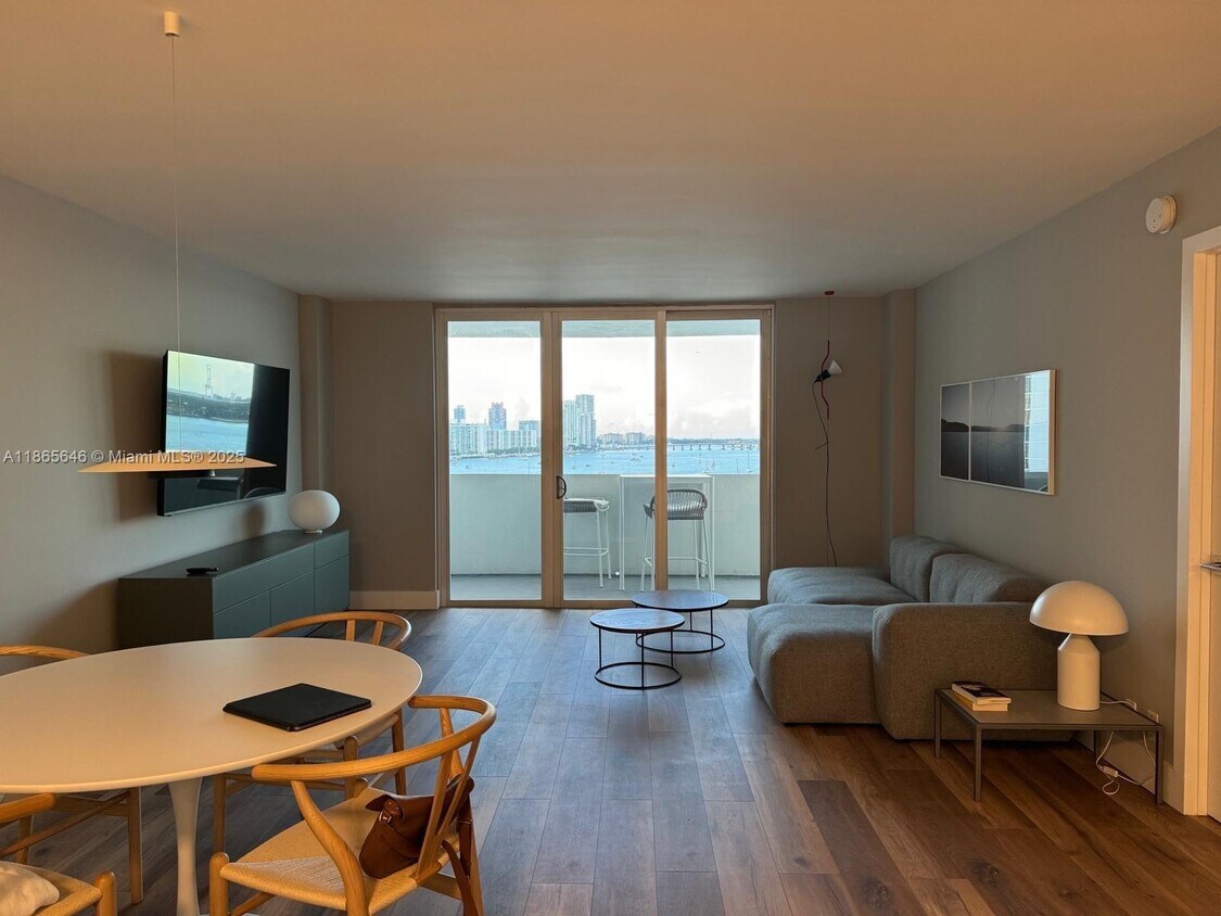 Foto principal - 5 Island Ave