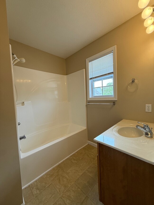 Building Photo - 2412 S Woolery Mill Dr