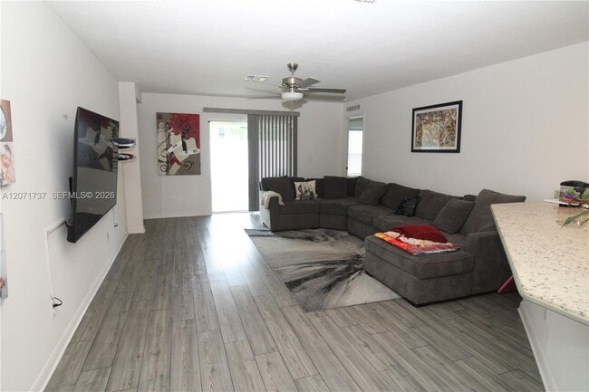 Building Photo - 5424 Fantasy Dr