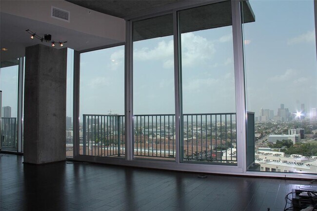 Building Photo - 5925 Almeda Rd