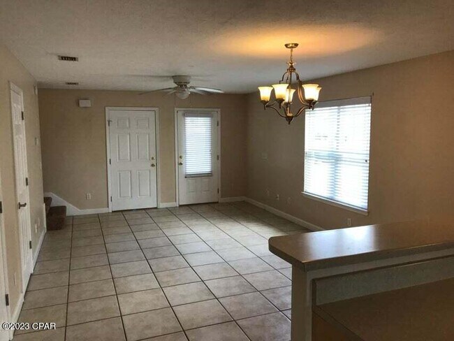 Foto del edificio - 2146 Sterling Cove Blvd