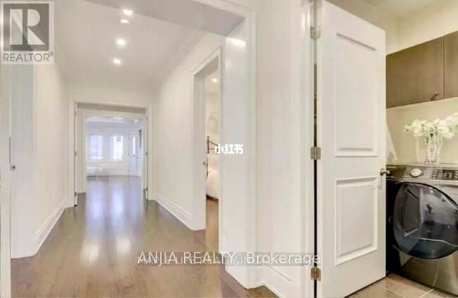 Building Photo - 158 Hurst Ave