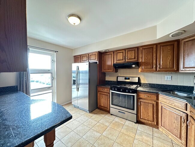 Foto del edificio - 7229 W Higgins Ave