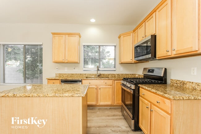 Building Photo - 11911 W Fontenelle Dr