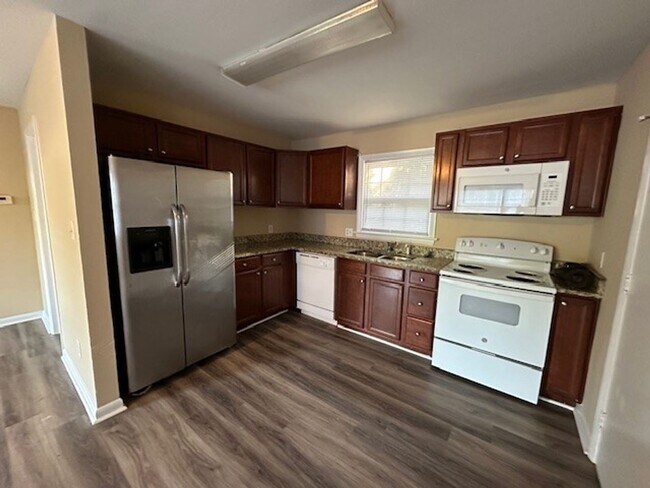 Foto del edificio - Conveniently located 3 bedroom/2 Bath house