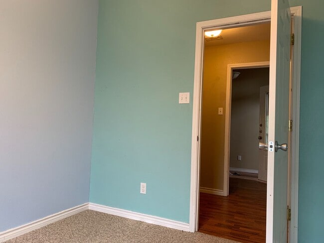 Foto del edificio - 8811 Laurel Ridge