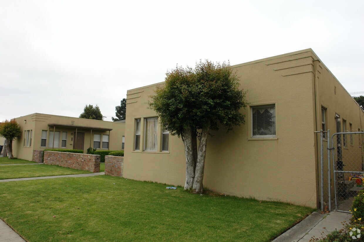 Building Photo - 212 Soledad St